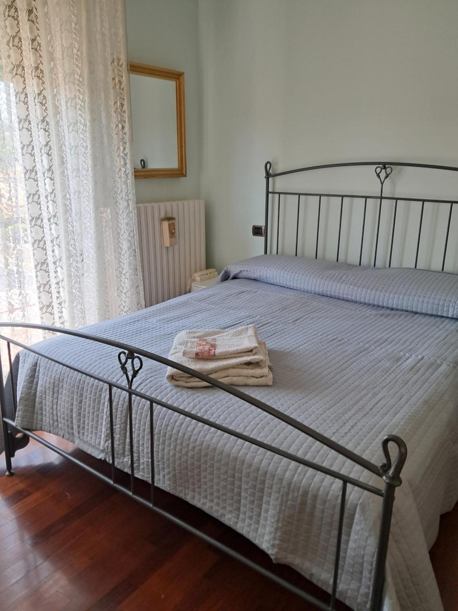 Roses House Apartment Porto San Giorgio Bagian luar foto